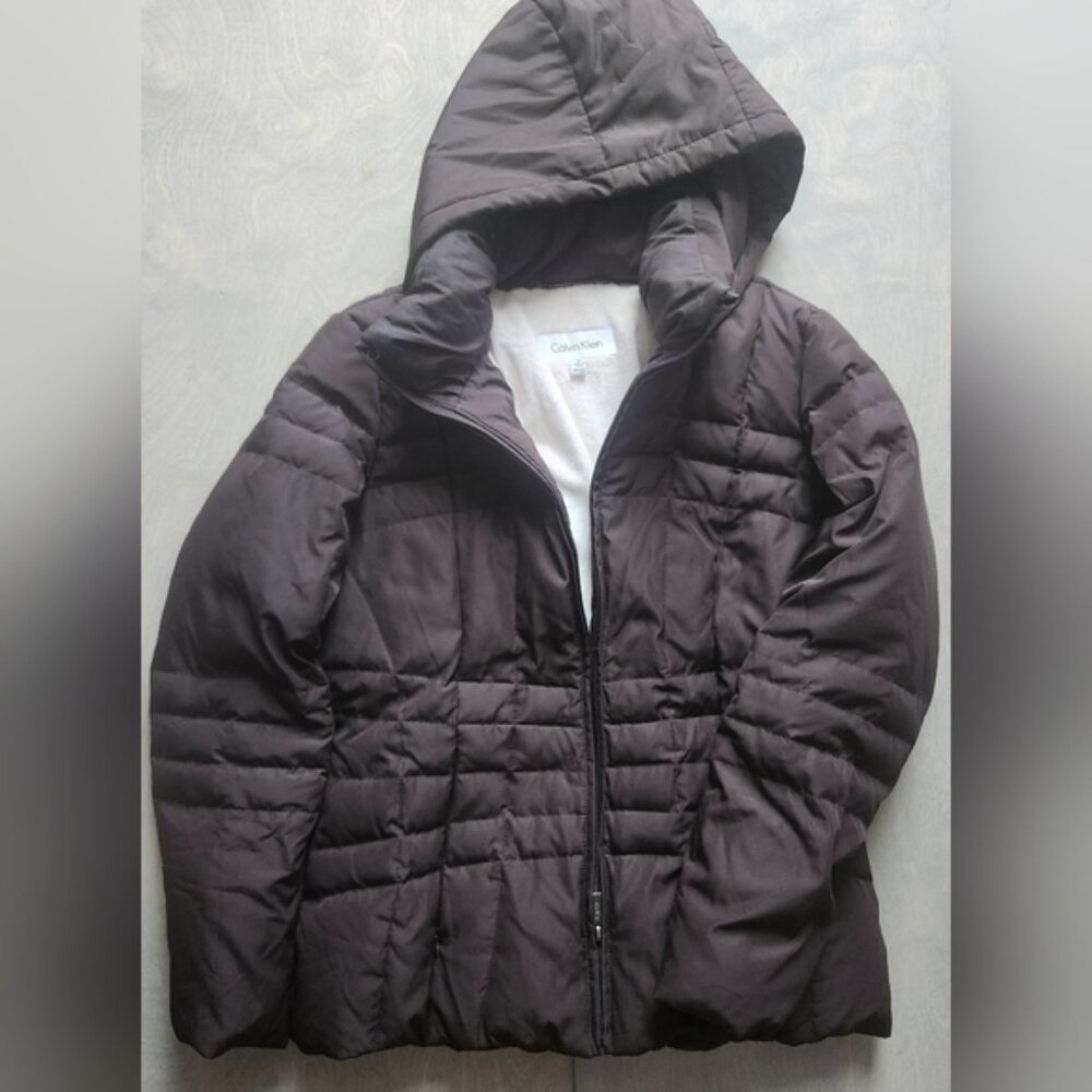 Calvin Klein down Brown Puffer Jacket‎ soft interior. EUC, many inside pockets.